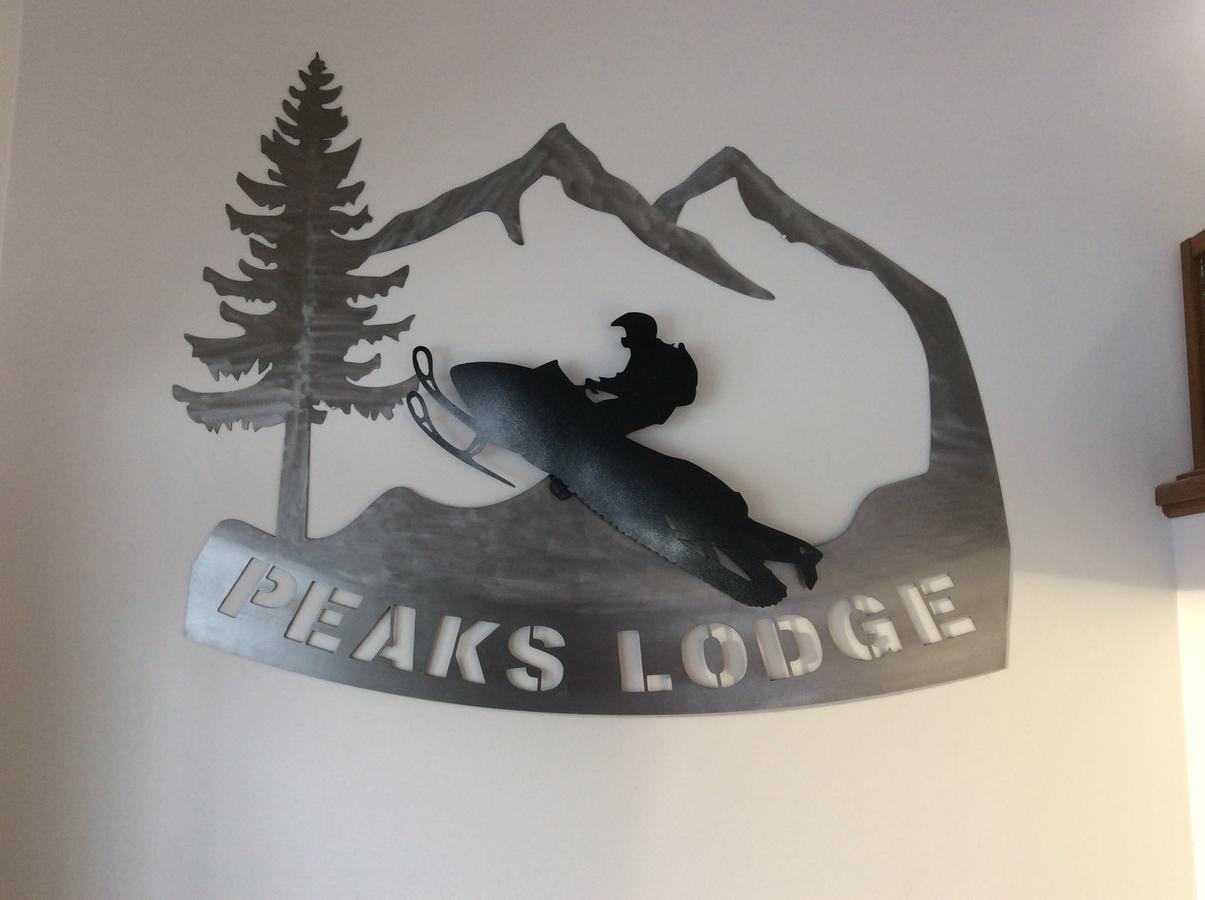Peaks Lodge Revelstoke Exteriör bild