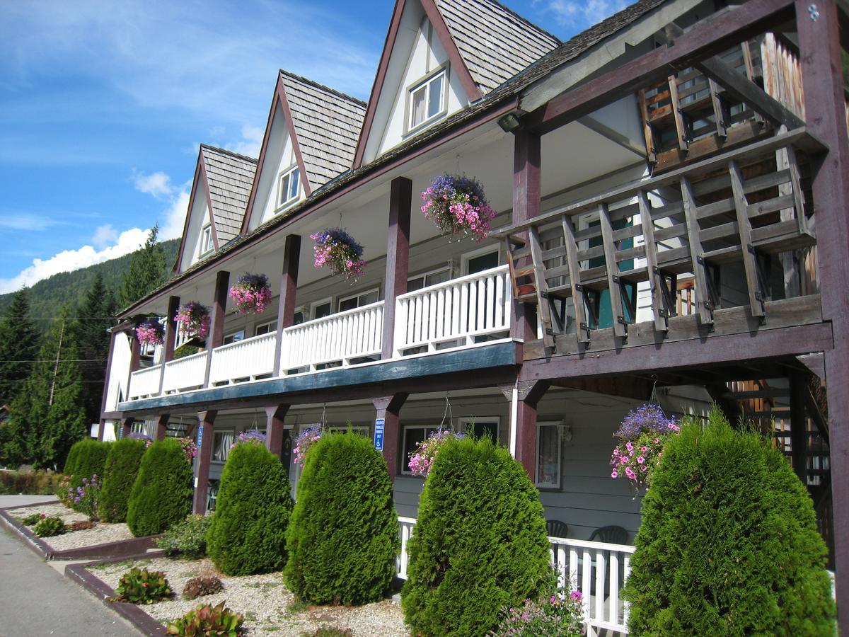 Peaks Lodge Revelstoke Exteriör bild