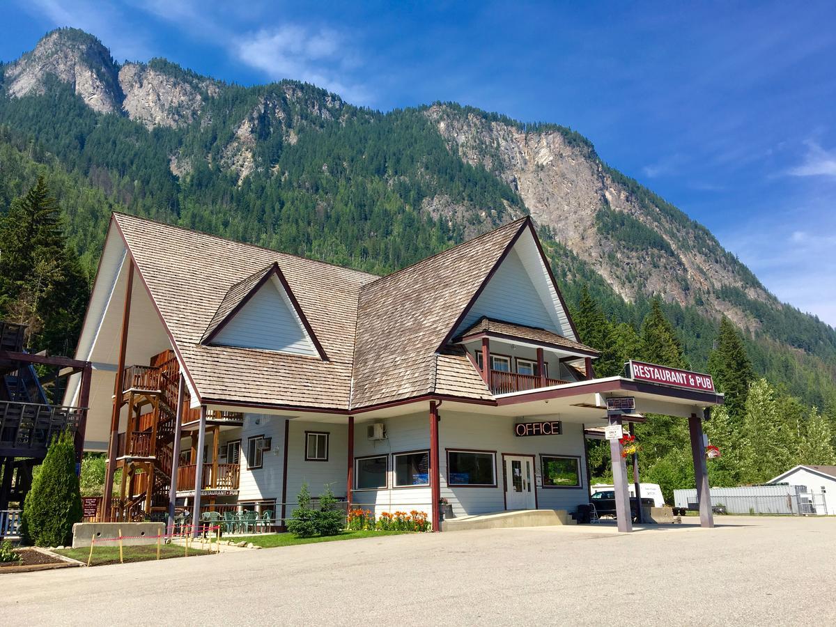 Peaks Lodge Revelstoke Exteriör bild