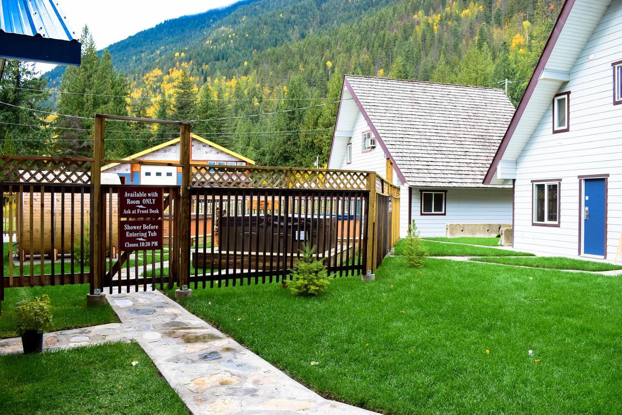 Peaks Lodge Revelstoke Exteriör bild