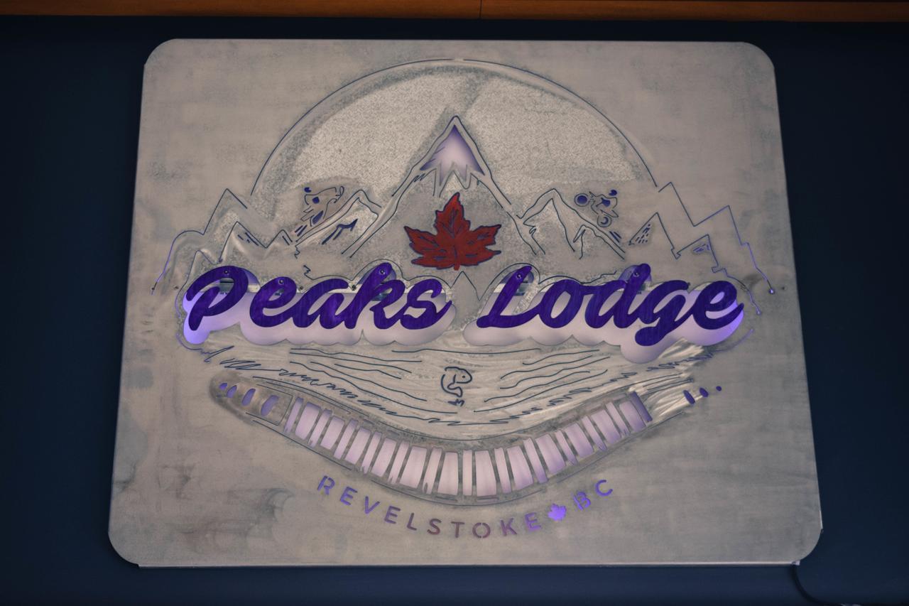 Peaks Lodge Revelstoke Exteriör bild