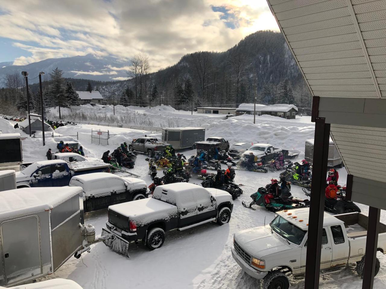Peaks Lodge Revelstoke Exteriör bild