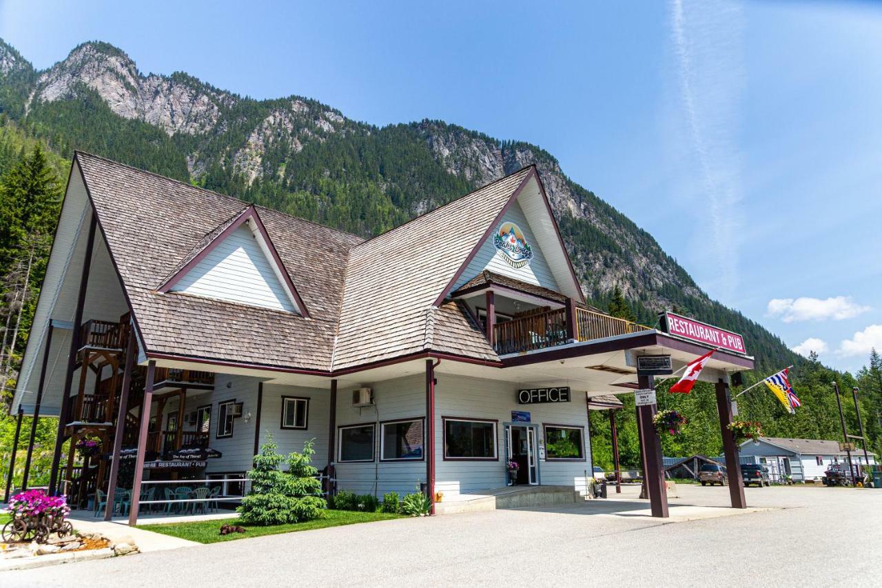 Peaks Lodge Revelstoke Exteriör bild