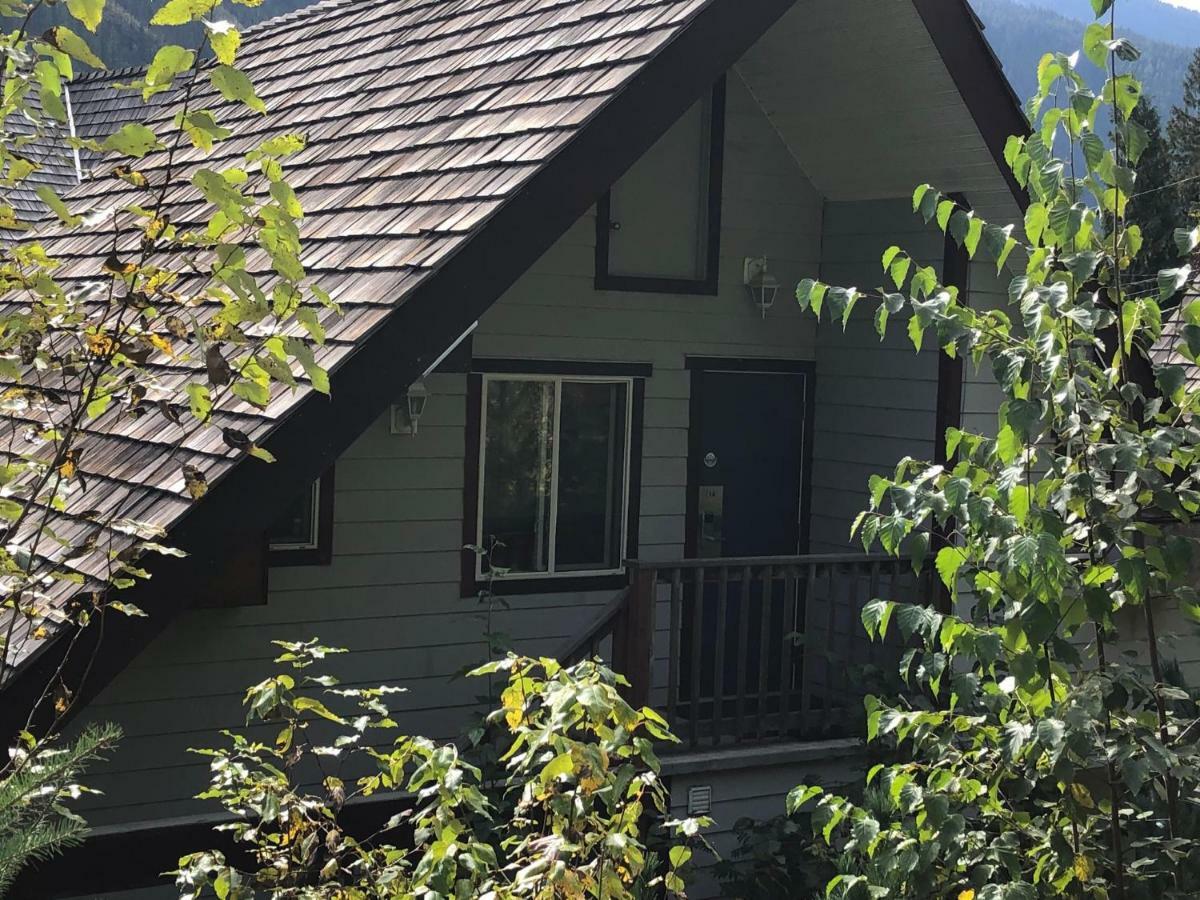 Peaks Lodge Revelstoke Exteriör bild