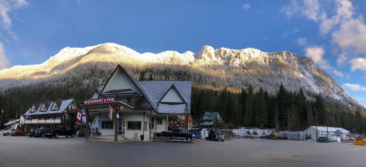 Peaks Lodge Revelstoke Exteriör bild