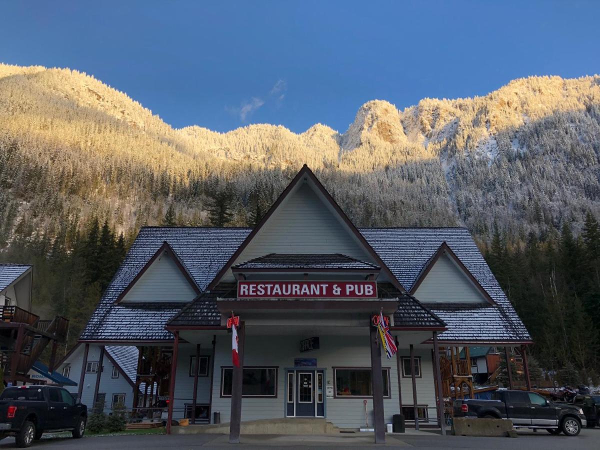 Peaks Lodge Revelstoke Exteriör bild